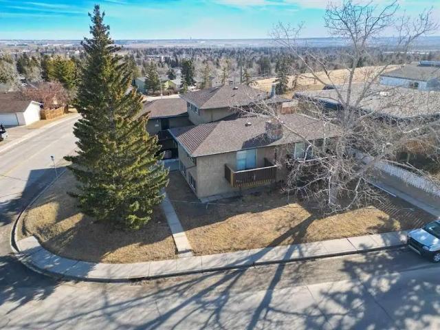 Townhouse for rent in Huntington Hills, Calgary