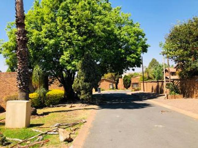 Townhouse for rent in Johannesburg Ward 112, City of Johannesburg Metropolitan Municipality
