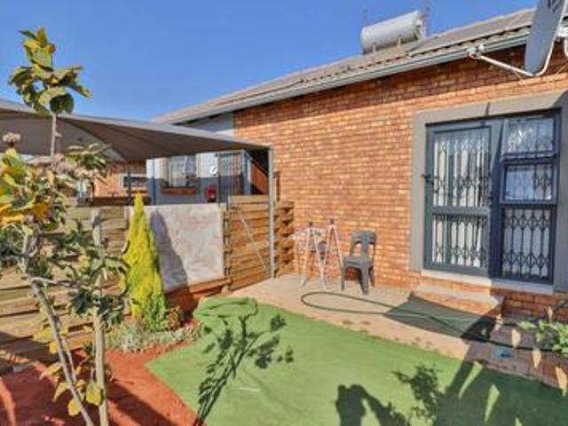 Townhouse for sale in Akasia, Gauteng