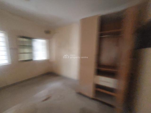 Flat for rent in Eti Osa, Lagos
