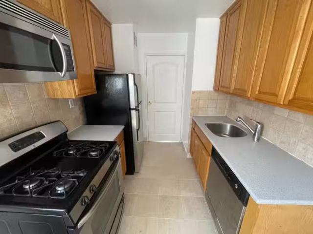 Apartment for rent in Bayside