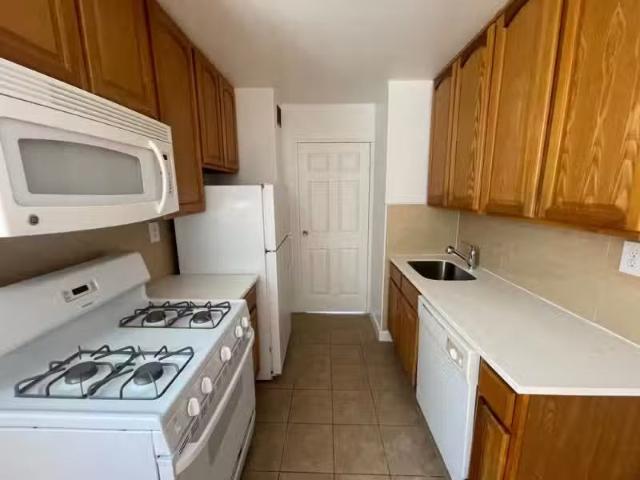 Apartment for rent in Bayside