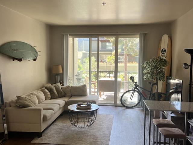 Room for rent in Canoga Park, California