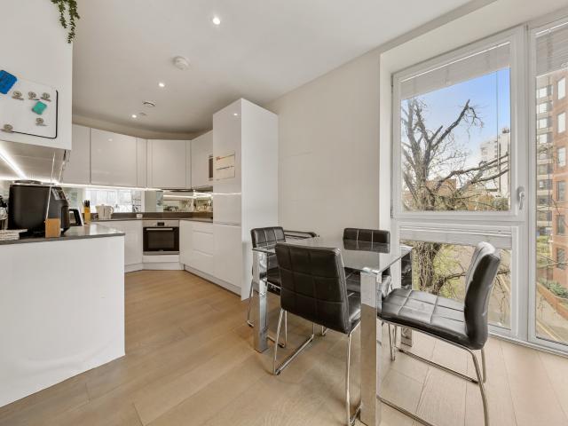 Apartment for rent in Widmore, Greater London