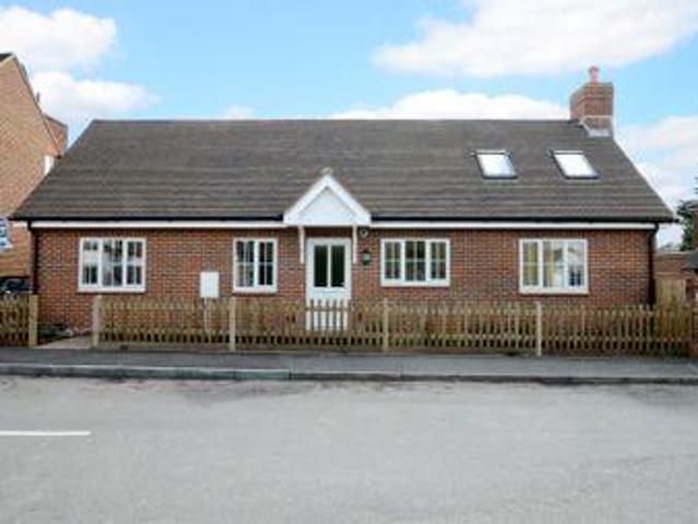 House for rent in Heol-las, Surrey
