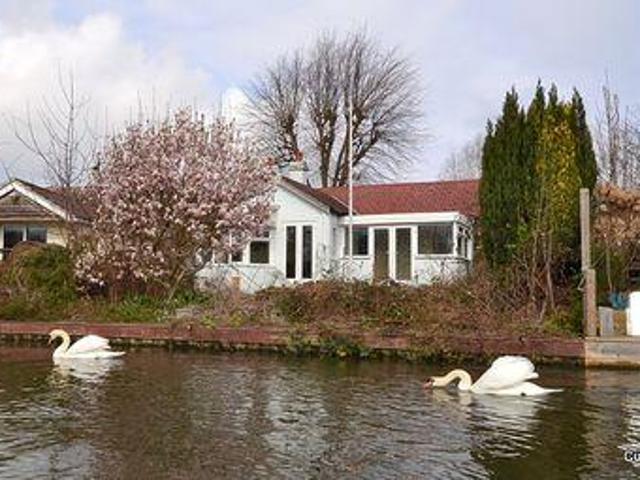 House for sale in Lower Halliford, Surrey