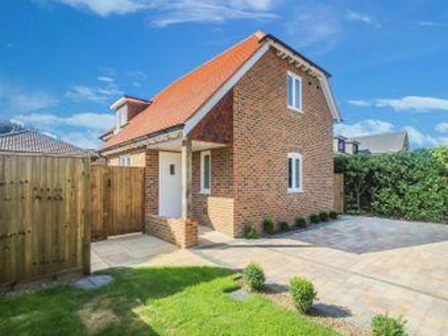 House for rent in Pachesham Park, Surrey