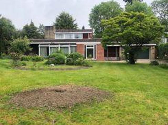 House for sale in Little Stanmore, Greater London