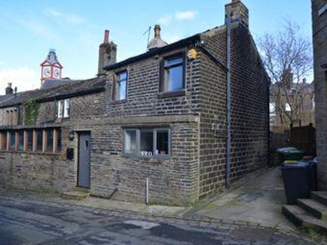 House for sale in Huddersfield, West Yorkshire