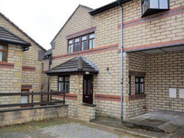 House for sale in Huddersfield, West Yorkshire