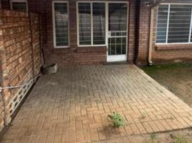 Townhouse for rent in Akasia, Gauteng