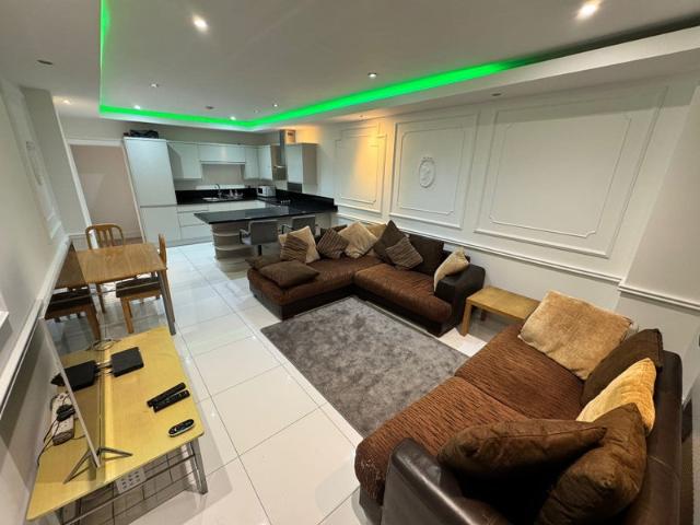 Apartment for rent in Clayhall, Greater London