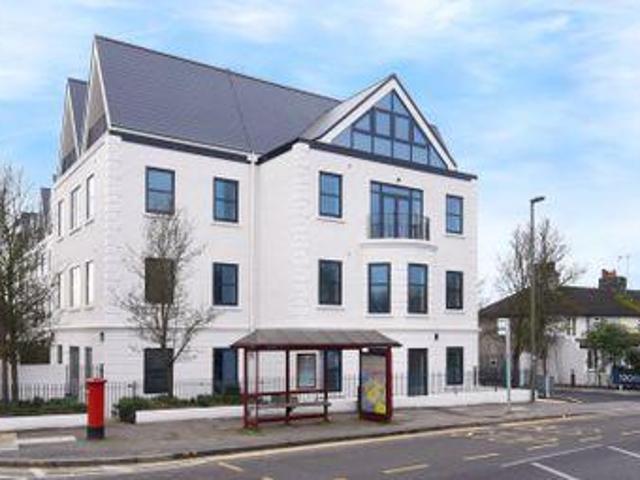 House for rent in Row Town, Surrey
