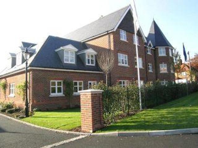 House for rent in Row Town, Surrey
