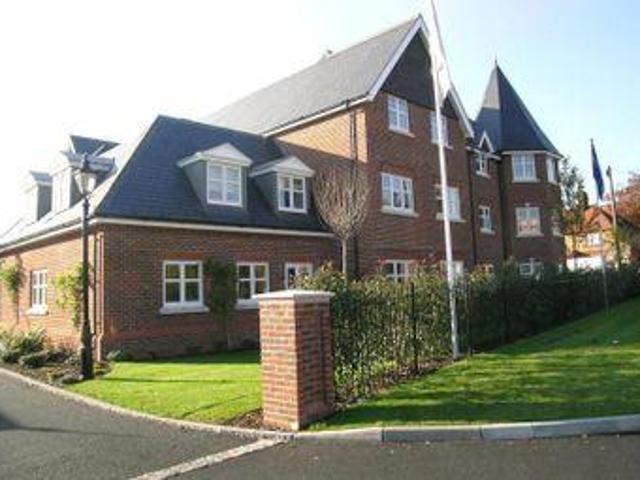 House for rent in Row Town, Surrey