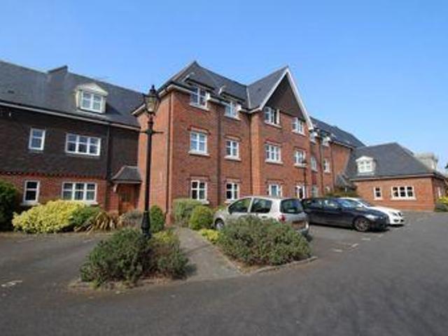 House for rent in Row Town, Surrey
