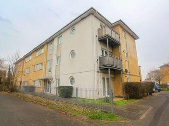 House for rent in Row Town, Surrey