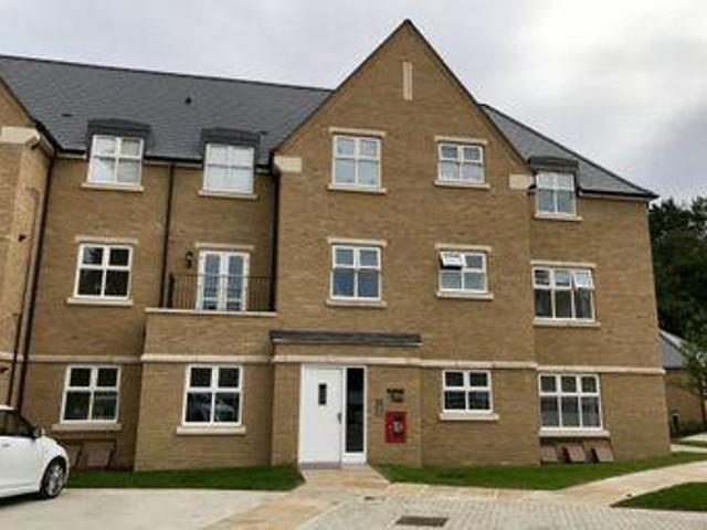 House for rent in Row Town, Surrey