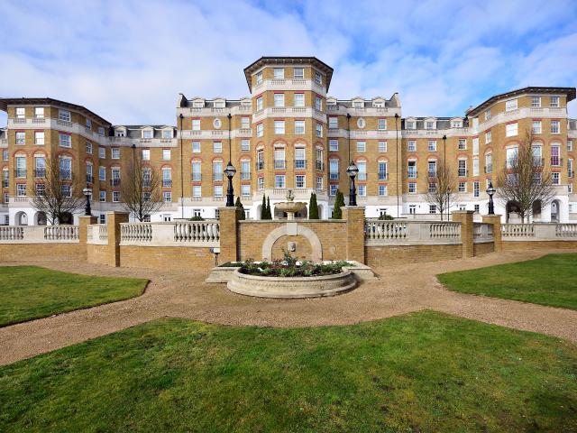 Apartment for rent in Southfields, Greater London
