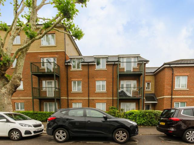 Apartment for rent in Fallow Corner, Greater London