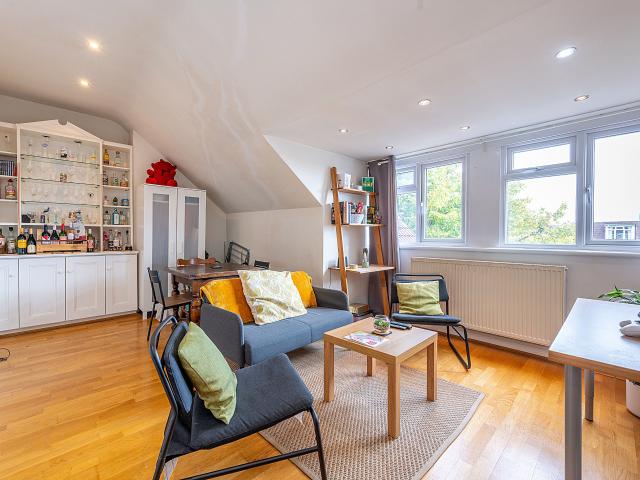 Apartment for rent in London Borough of Ealing, Park Royal