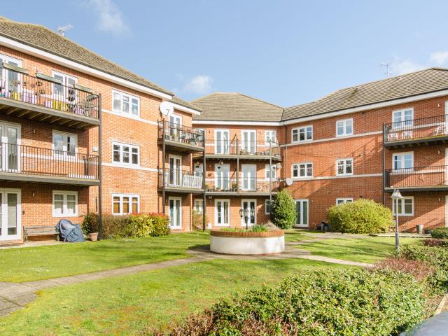 Apartment for rent in Pinner, Greater London