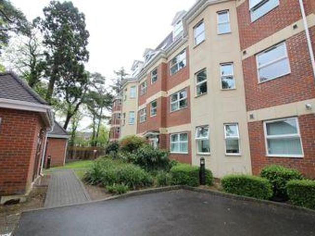 House for rent in Heol-las, Surrey