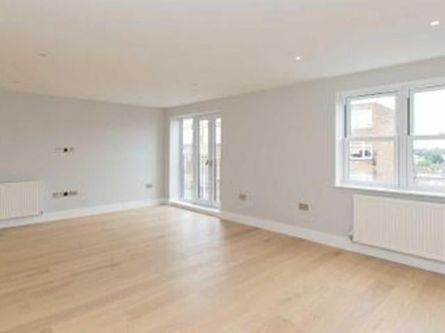House for rent in Navestock Side