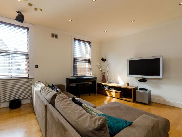 Apartment for rent in West Kensington, Greater London