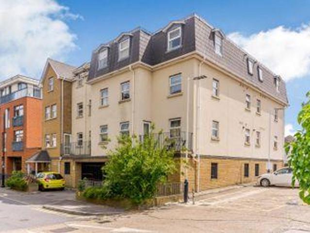 House for rent in Row Town, Surrey