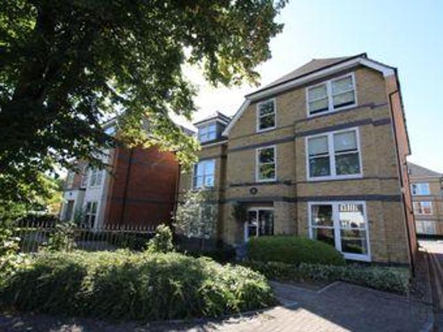House for rent in Row Town, Surrey