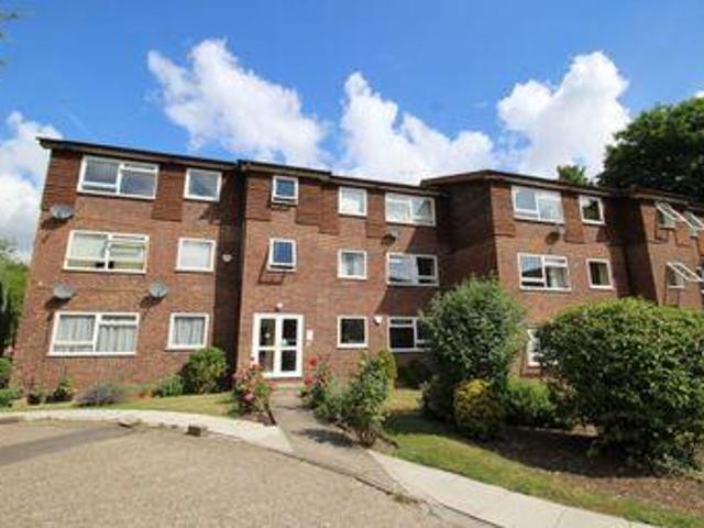 House for rent in Row Town, Surrey