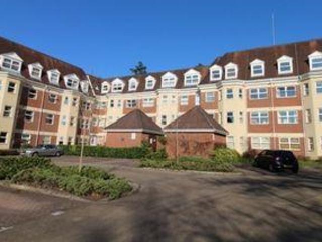 House for rent in Heol-las, Surrey