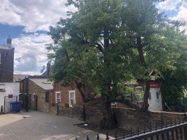 House for rent in Navestock Side