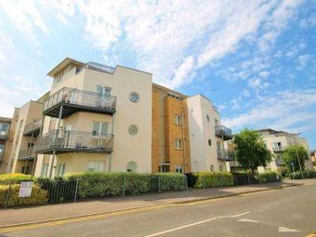 House for rent in Row Town, Surrey
