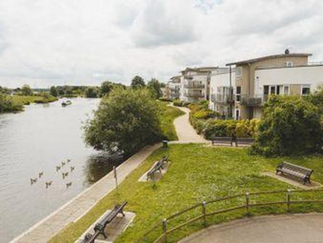 House for rent in Row Town, Surrey