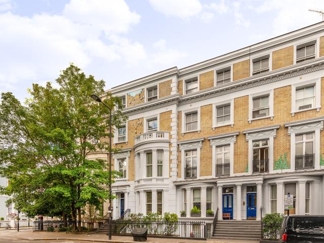 Apartment for rent in North Kensington, Greater London