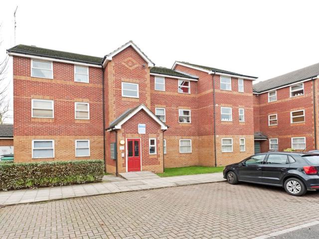 Apartment for rent in Furzedown, Greater London