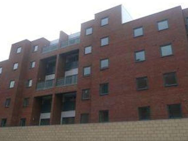 House for rent in Calderstones