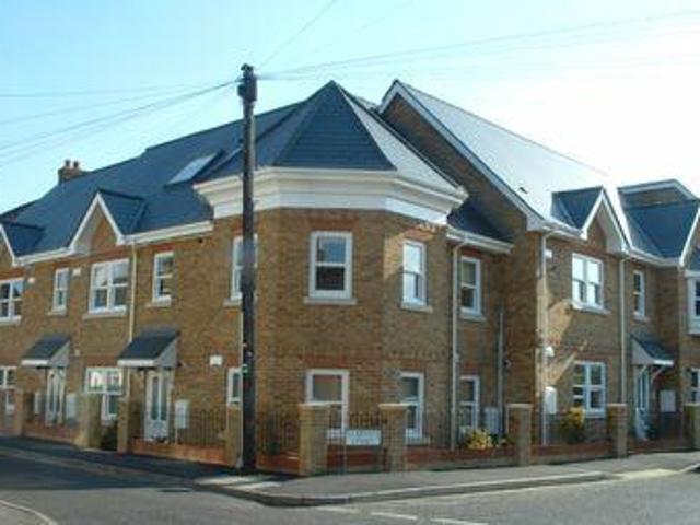 House for rent in Row Town, Surrey