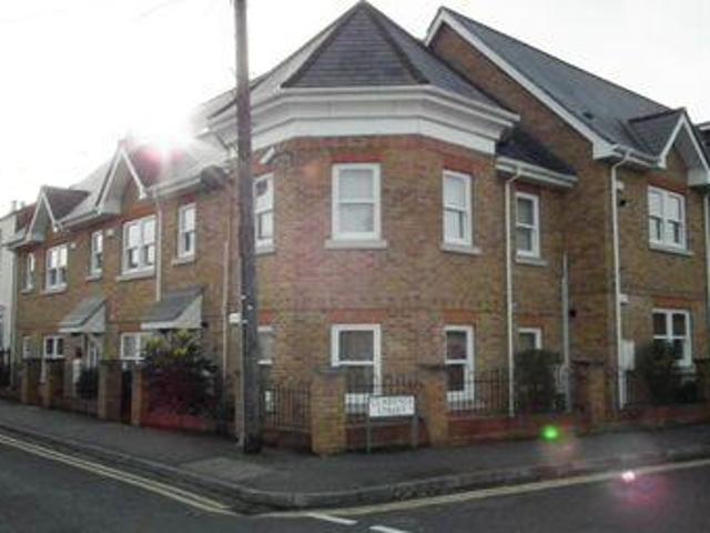 House for rent in Row Town, Surrey