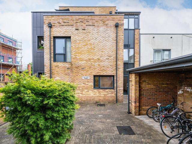 Apartment for rent in North Sheen, Greater London