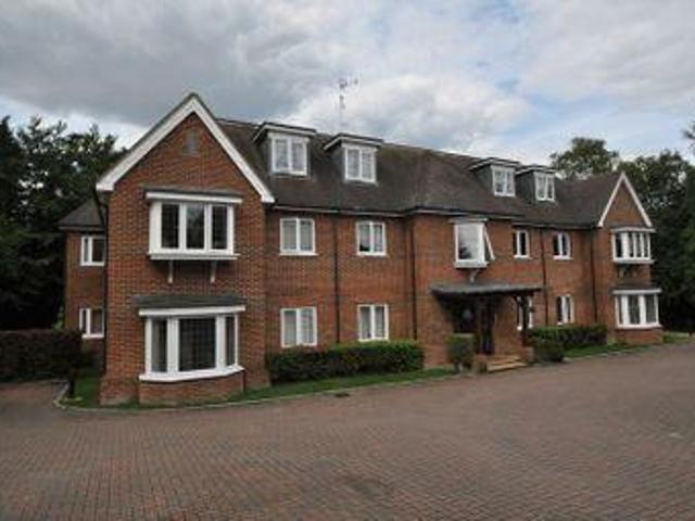 House for rent in Heol-las, Surrey