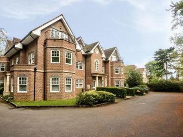 House for rent in Row Town, Surrey