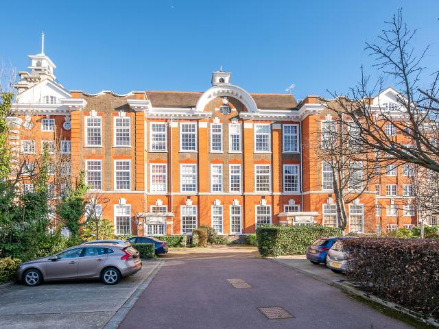 Apartment for rent in London Borough of Merton, Merton Park
