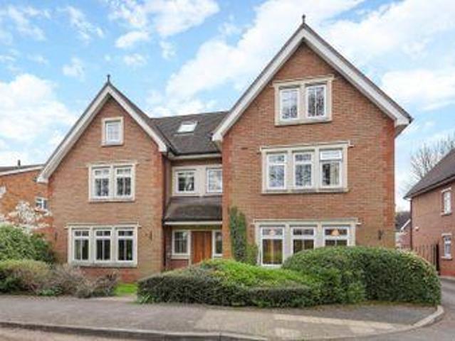 House for rent in Row Town, Surrey