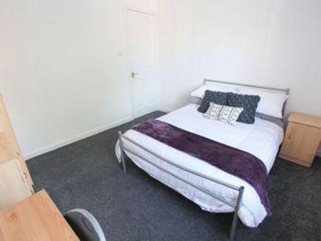 House for rent in Calderstones