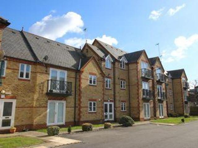 House for rent in Row Town, Surrey