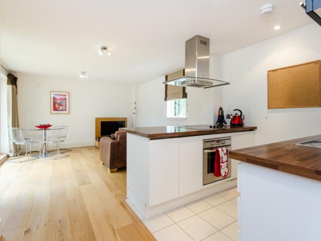 Apartment for rent in London Borough of Merton, Raynes Park