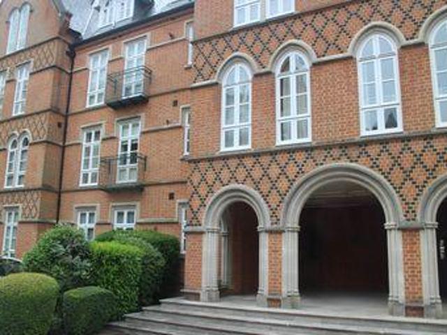 House for rent in Row Town, Surrey